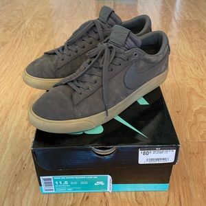 Nike SB Zoom Blazer Low GT x Anti Hero Skateboards